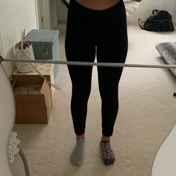 🔥SALE🔥3/4 Victoria’s Secret Athletic Leggings - Picture 5 of 6